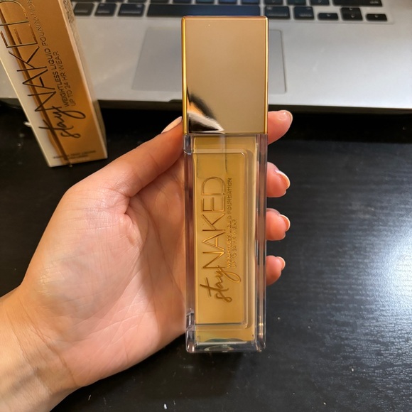 Urban Decay Stay Naked Foundation - Picture 4 of 5